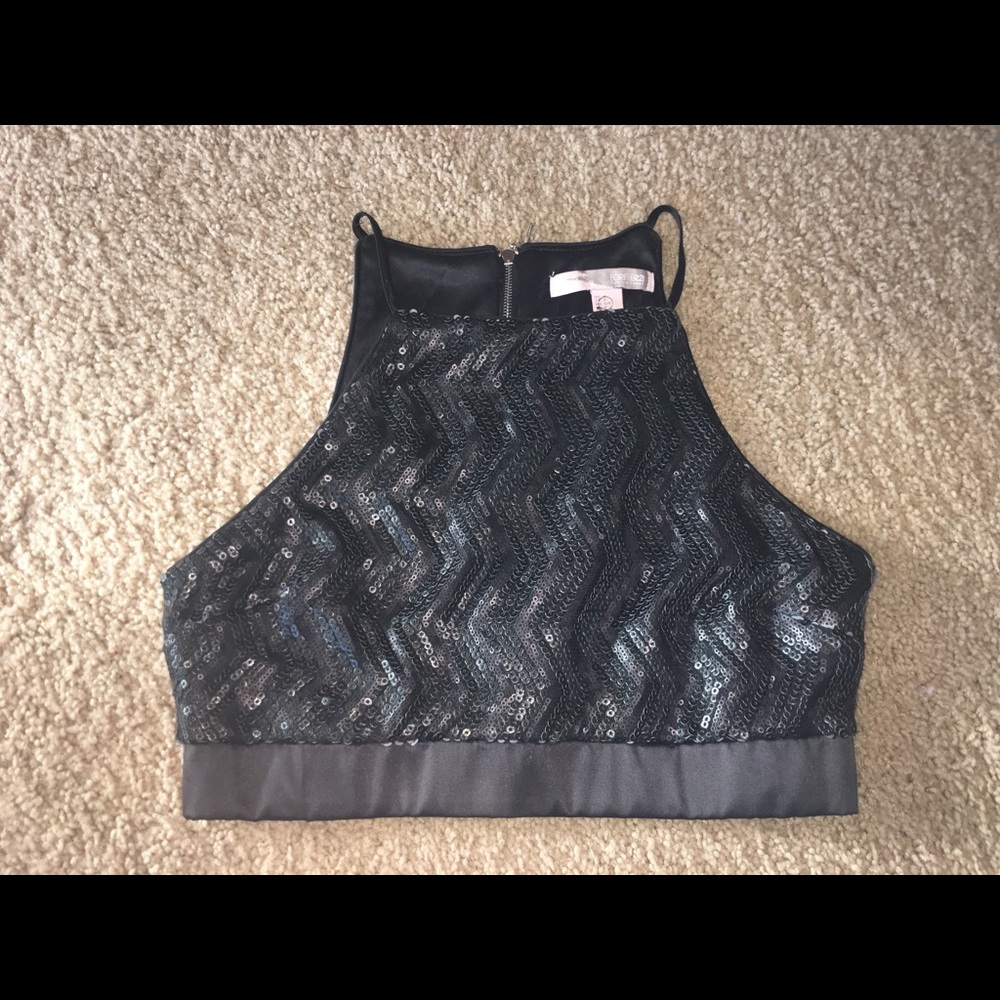 Sequined crop top.